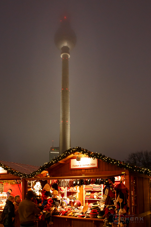 Berlin verschwindet im Nebel, aber der Glühwein schmeckt ;-)