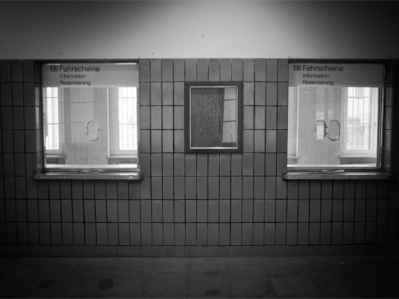 Schalter im Bahnhof